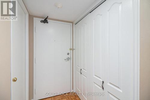Foyer with large closet - 1204 - 475 Laurier Avenue W, Ottawa, ON - Indoor Photo Showing Other Room