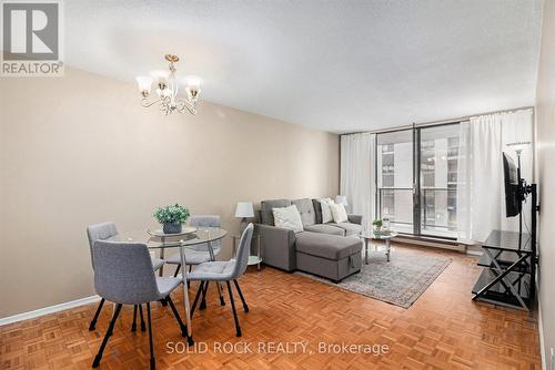 1204 - 475 Laurier Avenue W, Ottawa, ON - Indoor