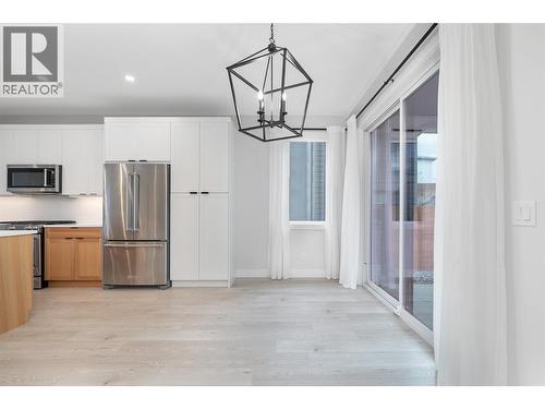 1839 Grey Owl Court, Kelowna, BC - Indoor Photo Showing Kitchen