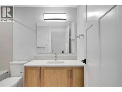 Main Level Bath - 1839 Grey Owl Court, Kelowna, BC - Indoor Photo Showing Bathroom