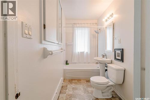 1012 2Nd Street E, Saskatoon, SK - Indoor Photo Showing Bathroom