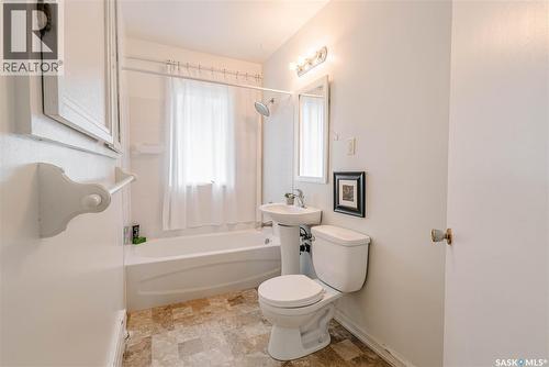 1012 2Nd Street E, Saskatoon, SK - Indoor Photo Showing Bathroom