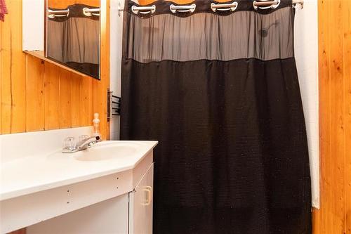 250 Toronto Ave, Morris, MB - Indoor Photo Showing Bathroom