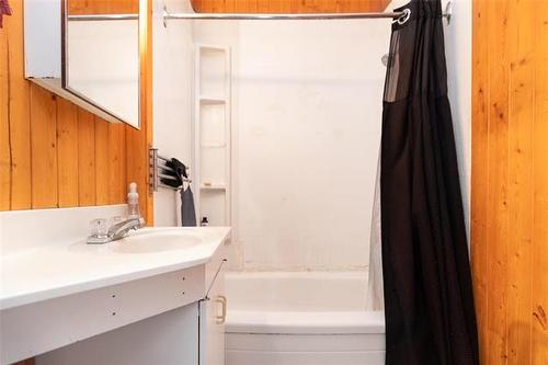 250 Toronto Ave, Morris, MB - Indoor Photo Showing Bathroom