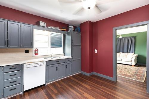 250 Toronto Ave, Morris, MB - Indoor Photo Showing Kitchen