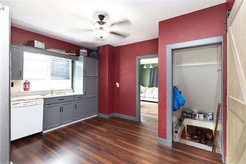 250 Toronto Ave, Morris, MB - Indoor Photo Showing Kitchen