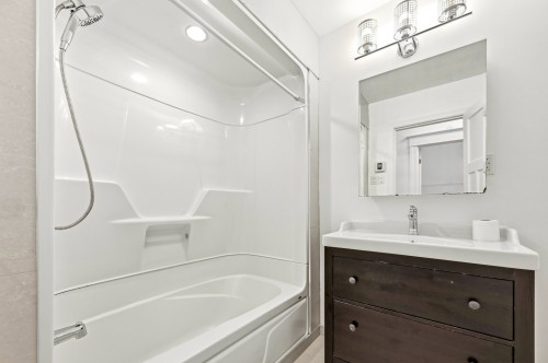 Salle de bains - 654 Rue Brault, Montréal (Verdun/Île-Des-Soeurs), QC - Indoor Photo Showing Bathroom