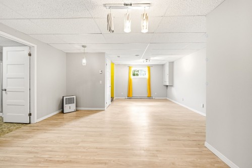Salle familiale - 892 37E Rue B, Saint-Georges, QC - Indoor Photo Showing Other Room