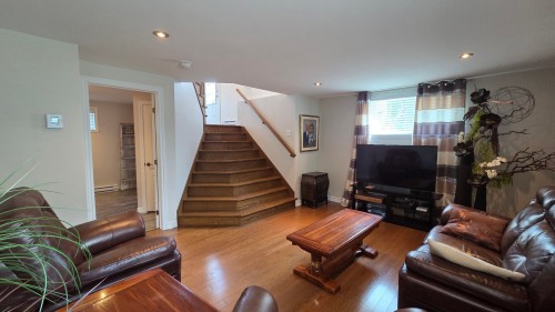 Salle familiale - 134 2E Avenue, Grenville, QC - Indoor Photo Showing Living Room