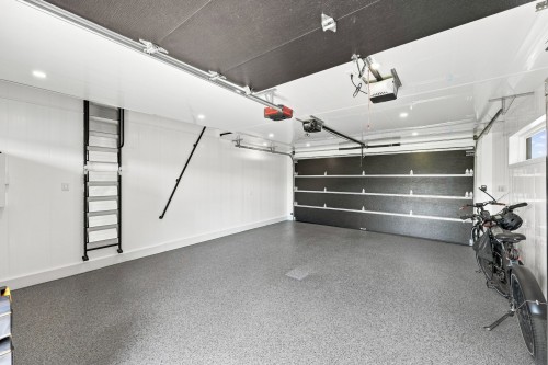 Garage - 48Z Boul. Des Mésanges, Saint-Charles-Borromée, QC - Indoor Photo Showing Garage