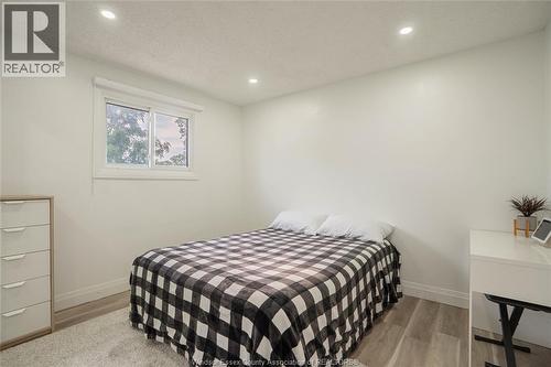 3381 Pineview Crescent, Windsor, ON - Indoor Photo Showing Bedroom