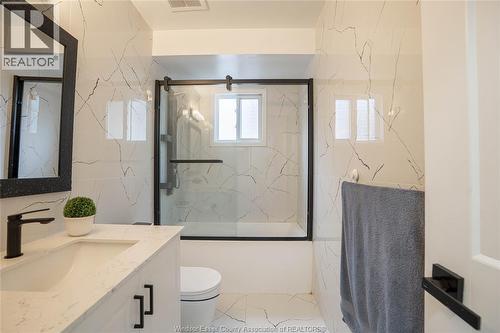 3381 Pineview Crescent, Windsor, ON - Indoor Photo Showing Bathroom