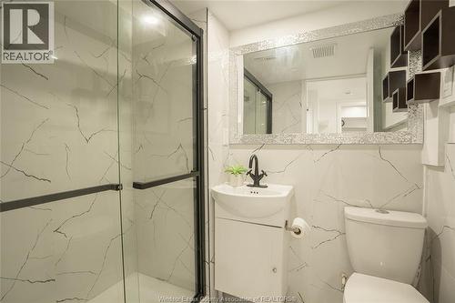 3381 Pineview Crescent, Windsor, ON - Indoor Photo Showing Bathroom