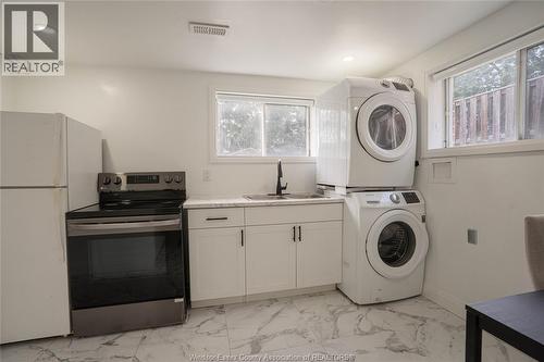 3381 Pineview Crescent, Windsor, ON - Indoor Photo Showing Laundry Room