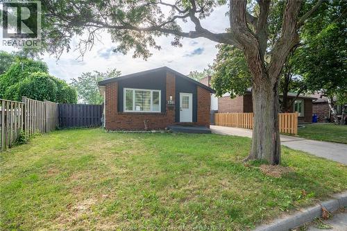 3381 Pineview Crescent, Windsor, ON - Outdoor