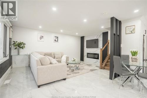 3381 Pineview Crescent, Windsor, ON - Indoor With Fireplace