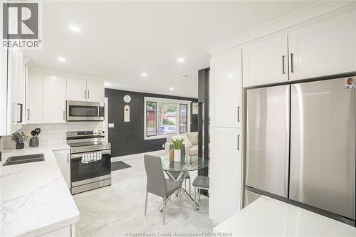 3381 Pineview Crescent, Windsor, ON - Indoor Photo Showing Kitchen With Double Sink With Upgraded Kitchen