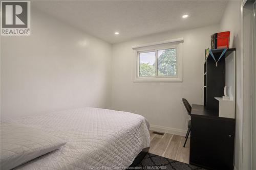 3381 Pineview Crescent, Windsor, ON - Indoor Photo Showing Bedroom