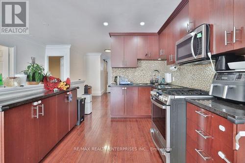 1168 Stavebank Road, Mississauga, ON - Indoor Photo Showing Kitchen With Upgraded Kitchen