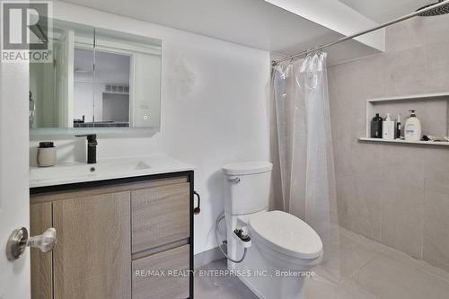 1168 Stavebank Road, Mississauga, ON - Indoor Photo Showing Bathroom