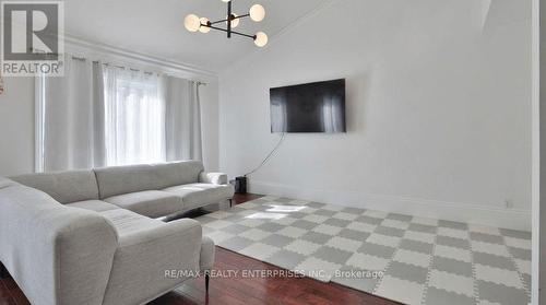 1168 Stavebank Road, Mississauga, ON - Indoor Photo Showing Living Room