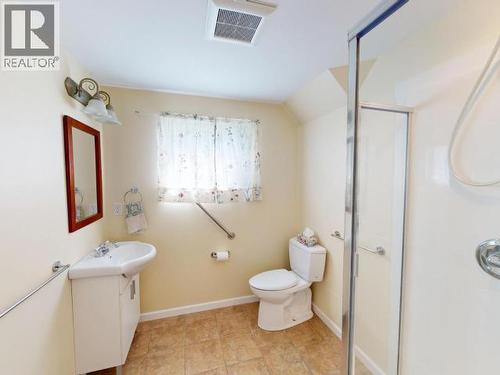 3763 Selkirk Ave, Powell River, BC - Indoor Photo Showing Bathroom
