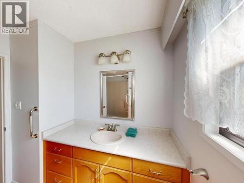 3763 Selkirk Ave, Powell River, BC - Indoor Photo Showing Bathroom