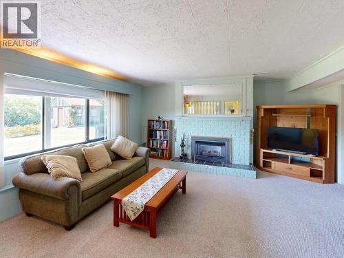 3763 Selkirk Ave, Powell River, BC - Indoor Photo Showing Living Room With Fireplace