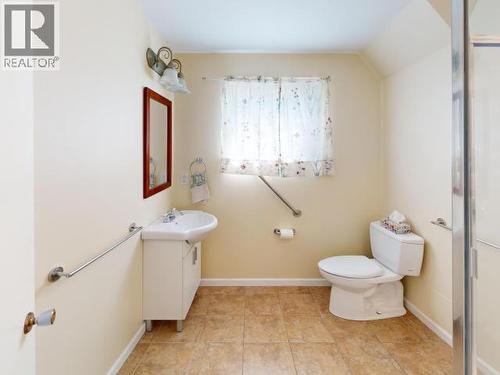 3763 Selkirk Ave, Powell River, BC - Indoor Photo Showing Bathroom