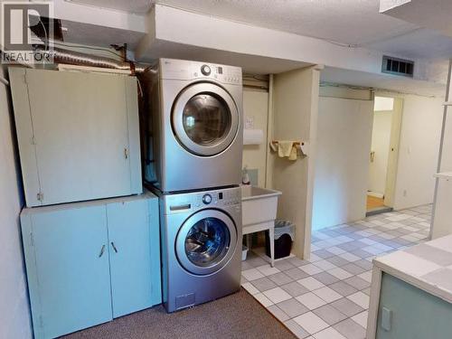 3763 Selkirk Ave, Powell River, BC - Indoor Photo Showing Laundry Room