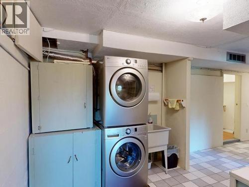 3763 Selkirk Ave, Powell River, BC - Indoor Photo Showing Laundry Room