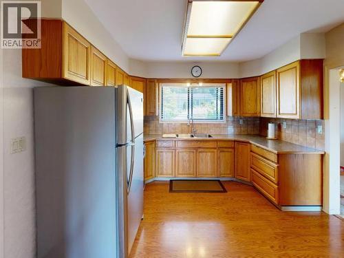 3763 Selkirk Ave, Powell River, BC - Indoor Photo Showing Kitchen With Double Sink