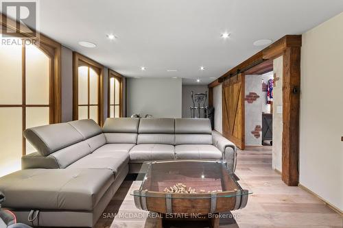 1031 Welwyn Drive, Mississauga, ON - Indoor Photo Showing Living Room