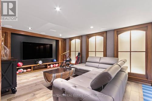 1031 Welwyn Drive, Mississauga, ON - Indoor Photo Showing Living Room