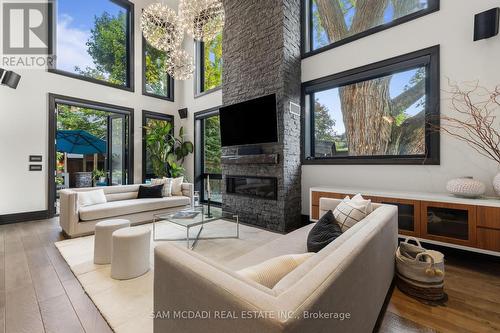 1031 Welwyn Drive, Mississauga, ON - Indoor With Fireplace