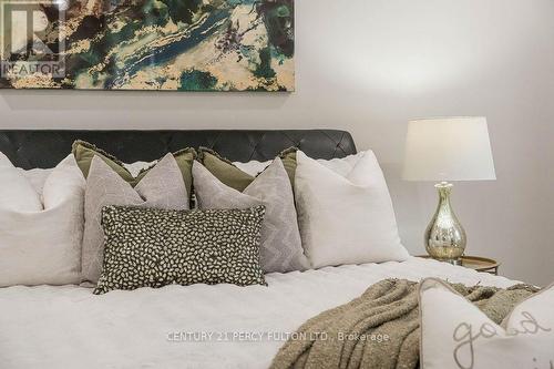 5522 Holbrook Road, Mississauga, ON - Indoor Photo Showing Bedroom