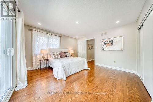 5522 Holbrook Road, Mississauga, ON - Indoor Photo Showing Bedroom