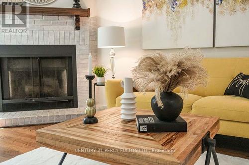 5522 Holbrook Road, Mississauga, ON - Indoor Photo Showing Living Room With Fireplace