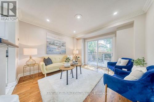 5522 Holbrook Road, Mississauga, ON - Indoor Photo Showing Living Room