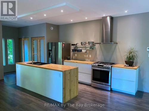 33 St. Laurent Boulevard, Tiny, ON - Indoor Photo Showing Kitchen With Double Sink