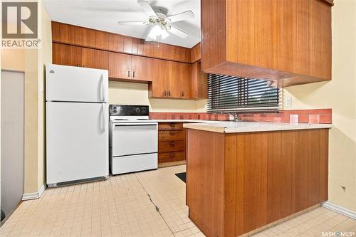 129 Cameron Crescent, Regina, SK - Indoor Photo Showing Kitchen