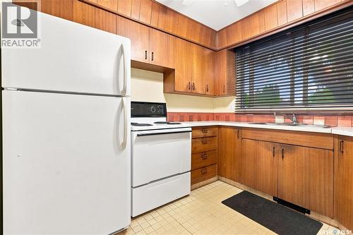 129 Cameron Crescent, Regina, SK - Indoor Photo Showing Kitchen