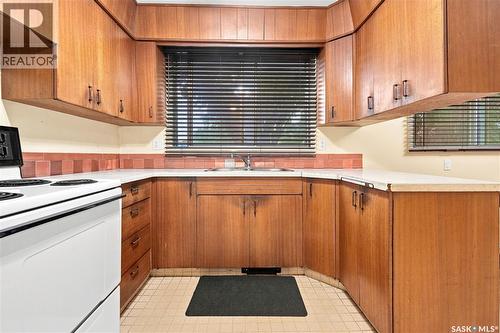 129 Cameron Crescent, Regina, SK - Indoor Photo Showing Kitchen