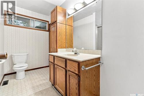 129 Cameron Crescent, Regina, SK - Indoor Photo Showing Bathroom