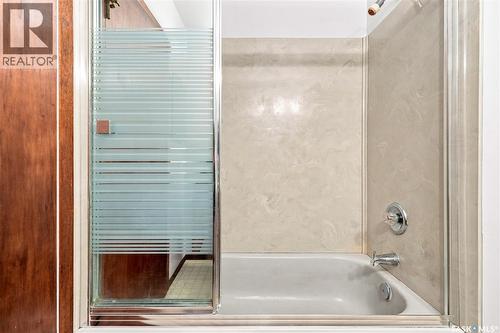 129 Cameron Crescent, Regina, SK - Indoor Photo Showing Bathroom