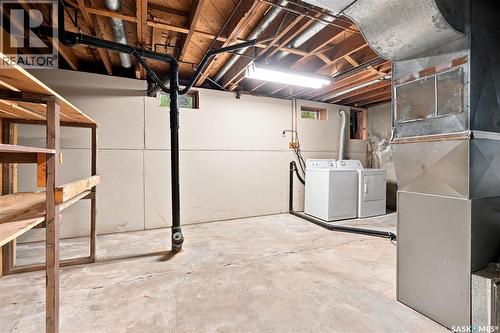 129 Cameron Crescent, Regina, SK - Indoor Photo Showing Laundry Room