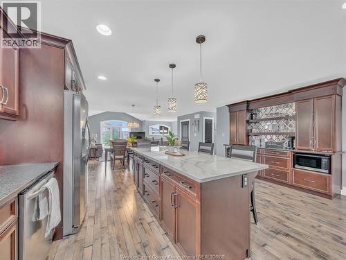 1385 Pascal Avenue, Lakeshore, ON - Indoor Photo Showing Kitchen With Upgraded Kitchen