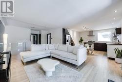204 ELLERSLIE AVENUE  Toronto, ON M2N 1Y4