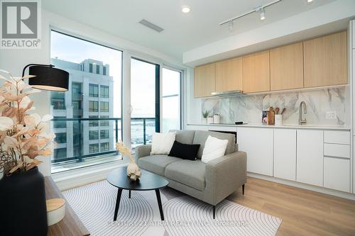 1511 - 1100 Sheppard Avenue W, Toronto, ON - Indoor Photo Showing Living Room
