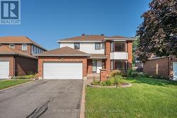 38 BATEMAN DRIVE Ottawa, ON K2G 5H4